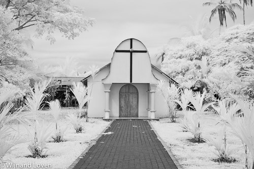 Infrarood foto van een kerkje in Toruguero in Costa Rica