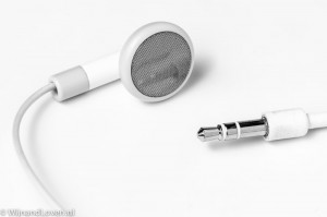 WItte Apple oortelefoon als podcast illustratie