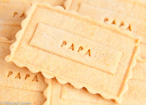 Foto van koekjes met het woord papa erop