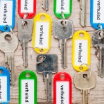 Verhuisd - sleutels met gekleurde labels