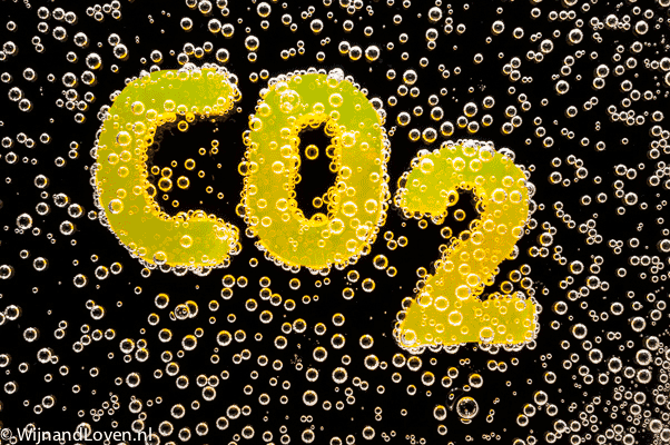 CO2 symbool met echte kooldioxide belletjes als GIF animatie