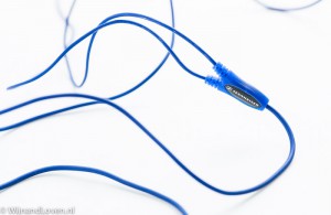 Kabels van een Sennheiser oortelefoon