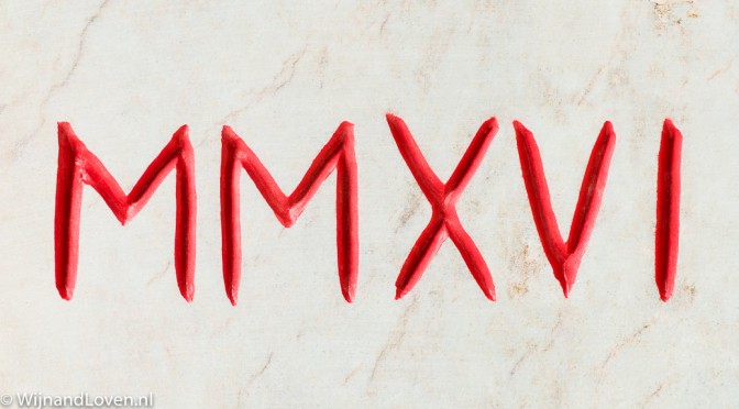 MMXVI betekent 2016 in Romeinse cijfers. Op deze foto is dit jaar uitgehakt in steen.